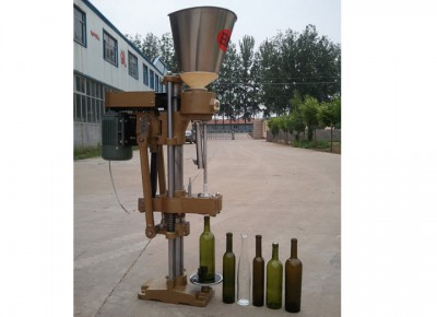 全自動(dòng)白酒封蓋機